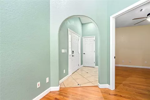 Entry Way - 572 E University Dr, Auburn, AL 36830 photo 1 of 1