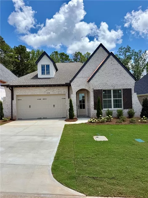 513 Windsor Dr, Opelika, AL 36801