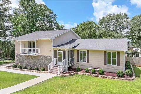 1802 Briarwood Ln, Opelika, AL 36801