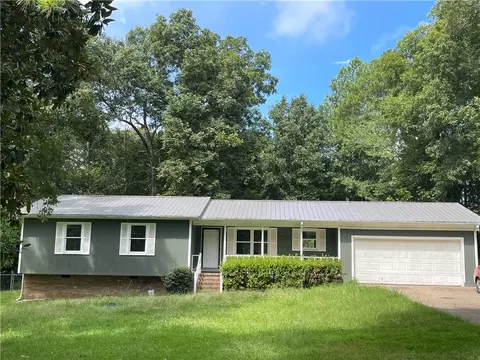 182 Hickory Ln, Jacksonville, AL 36265