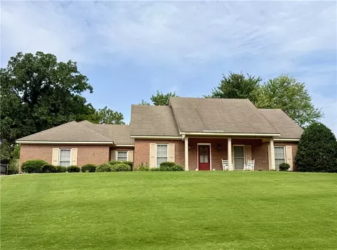 1902 Bengal Dr, Opelika, AL 36801