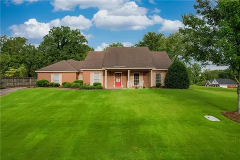 1902 Bengal Dr, Opelika, AL 36801