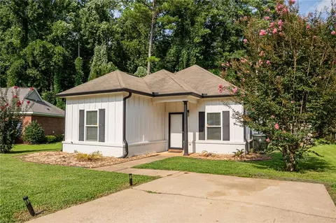 724 Ellis St, Auburn, AL 36832