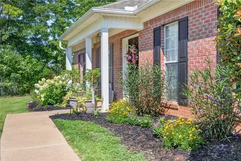 2402 Waterford Dr, Valley, AL 36854