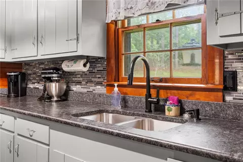 Kitchen - 203 N View Pointe Dr, Lagrange, GA 30241 photo 3 of 3