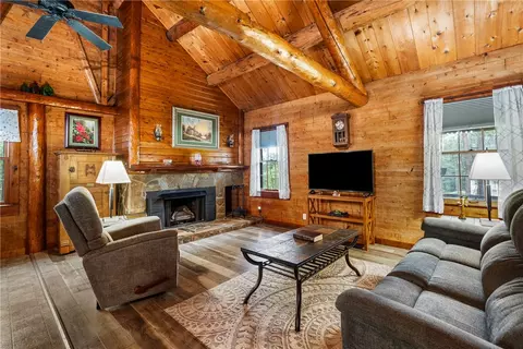 Living - 203 N View Pointe Dr, Lagrange, GA 30241 photo 2 of 4