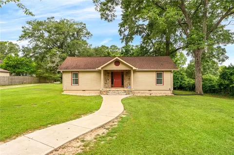 580 E University Dr, Auburn, AL 36830