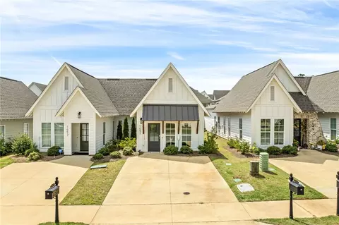 1053 Burrow Cir, Opelika, AL 36801