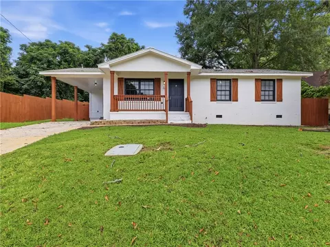 16 Jeter Ave, Opelika, AL 36801