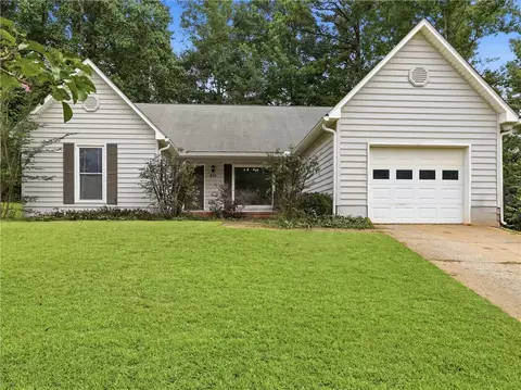 802 William Dr, Opelika, AL 36801