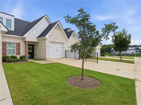 545 Cloverdale Dr, Auburn, AL 36830