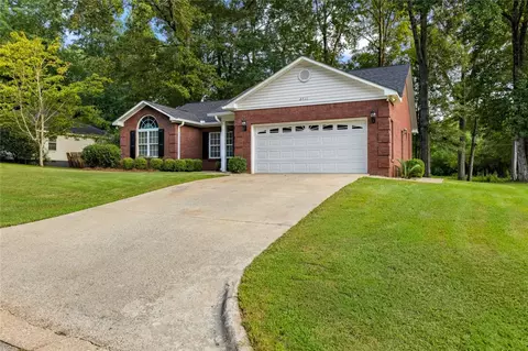 2711 Cunningham Ct, Opelika, AL 36804
