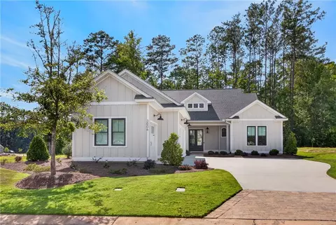 3006 National Village Pkwy, Opelika, AL 36801