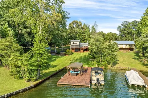 27 N Holiday Dr, Dadeville, AL 36853