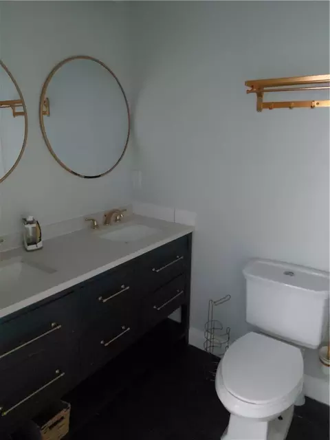 Bath - 605 E 607 E 10th St, West Point, GA 31833 photo 2 of 2