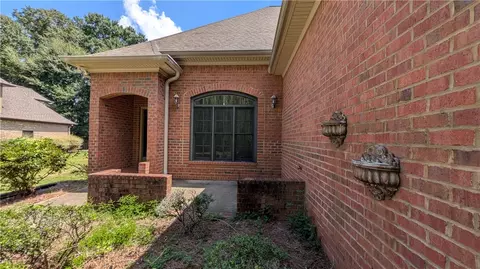 2172 N Donahue Dr, Auburn, AL 36830