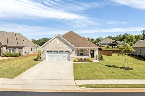 2213 Beckwith Ln, Opelika, AL 36801