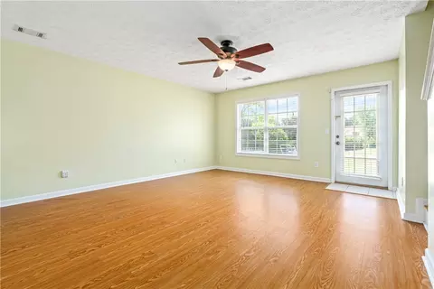 1477 N Donahue Dr #504, Auburn, AL 36830