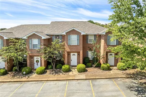 1477 N Donahue Dr #504, Auburn, AL 36830