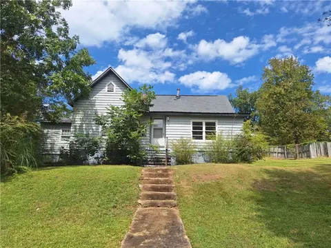 102 Glenn St, Valley, AL 36854