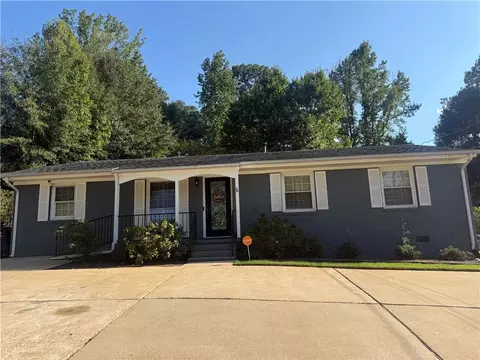 1811 Jollit St, Opelika, AL 36801