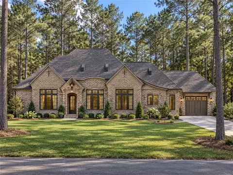 2600 Greenbriar Ln, Auburn, AL 36879