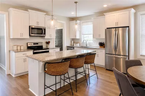 Kitchen - 1005 Crossing Ct, Valley, AL 36854 photo 1 of 2