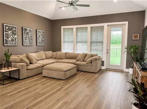 Living - 1005 Crossing Ct, Valley, AL 36854 photo 1 of 4