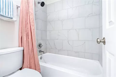 Bath - 121 Wright St #F1, Auburn, AL 36830 photo 2 of 4