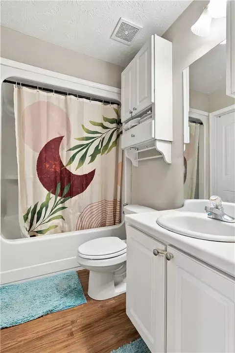 Bath - 351 Jack Hampton Dr, Auburn, AL 36830 photo 3 of 4