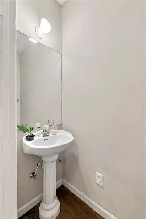 Bath - 351 Jack Hampton Dr, Auburn, AL 36830 photo 2 of 4