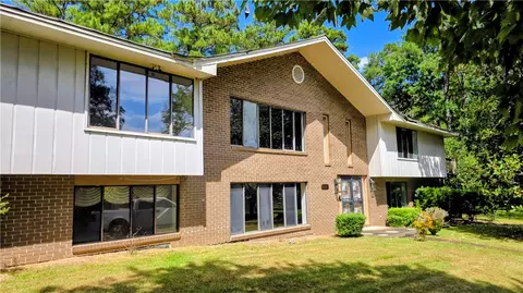 1001 E Lakeshore Dr, Tuskegee, AL 36083