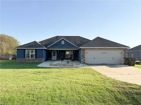 13 Silver Eagle Ct, Fort Mitchell, AL 36856