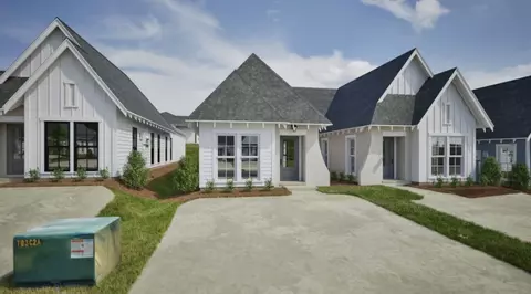 1025 Hunters Way, Opelika, AL 36801