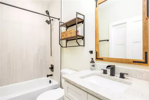 Bath - 190 Madix Dr, Eclectic, AL 36024 photo 3 of 3