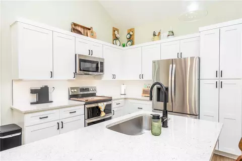Kitchen - 190 Madix Dr, Eclectic, AL 36024 photo 1 of 1