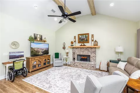Living - 190 Madix Dr, Eclectic, AL 36024 photo 1 of 2