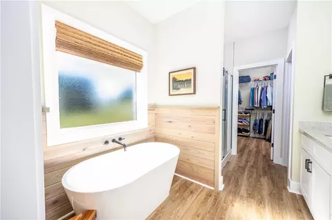 Bath - 190 Madix Dr, Eclectic, AL 36024 photo 1 of 3