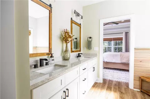Bath - 190 Madix Dr, Eclectic, AL 36024 photo 2 of 3