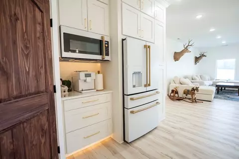 Kitchen - 2822 Huffville Rd, Pilot, VA 24138 photo 4 of 9