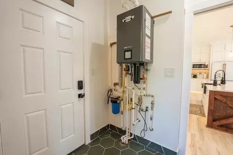 Entry Way - 2822 Huffville Rd, Pilot, VA 24138 photo 6 of 7