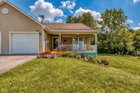 2206 Valley Dr, Bristol, VA 24201 photo 1