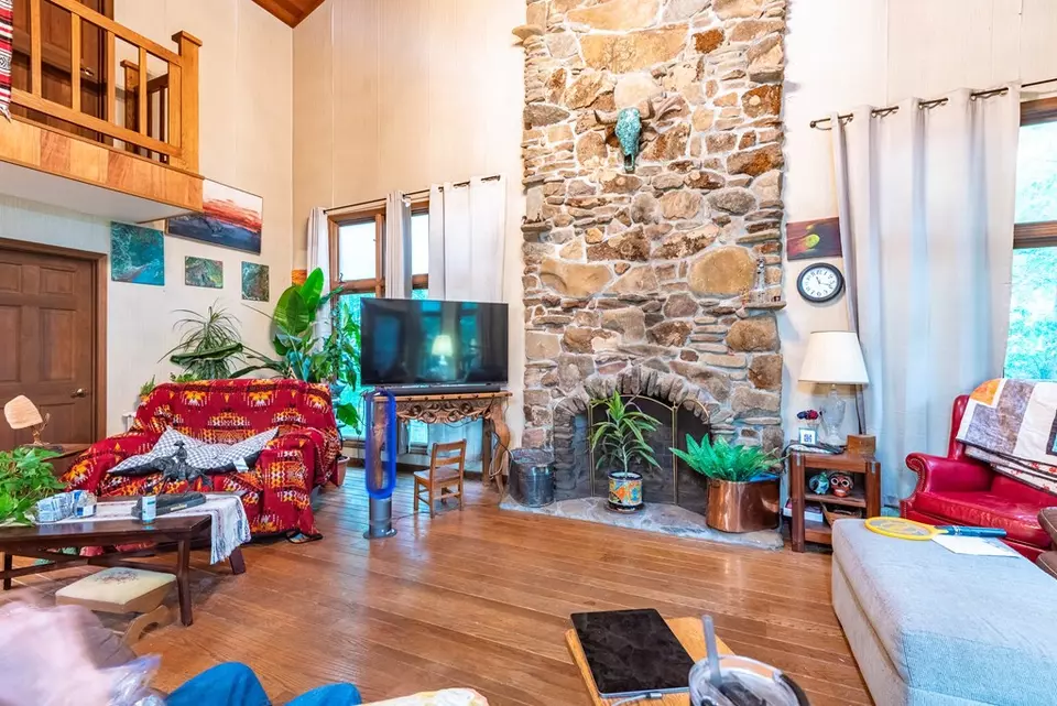 Living - 495 495 Moonshadow Trl, Haysi, VA 24256 photo 2 of 2