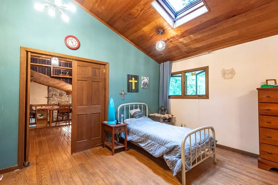 Bedroom - 495 495 Moonshadow Trl, Haysi, VA 24256 photo 2 of 3