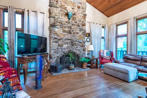 Living - 495 495 Moonshadow Trl, Haysi, VA 24256 photo 1 of 2