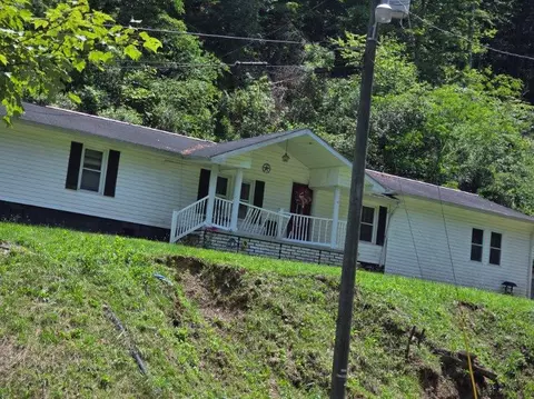 1149 Woodcrest Rd, Hurley, VA 24620