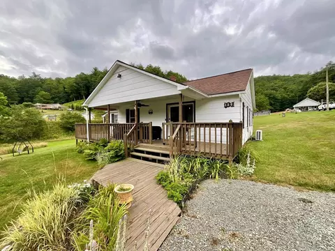 159 Locust Ln, Independence, VA 24348