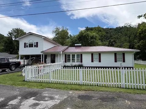 137 Clinch St, Cedar Bluff, VA 24609 photo 1