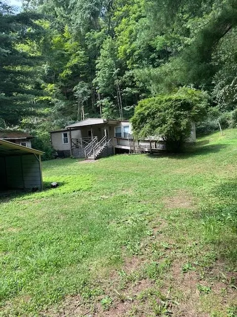 295 Mill Creek Rd, Raven, VA 24639