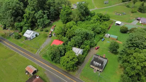 9381 Crescent Dr, Glade Spring, VA 24340 photo 3